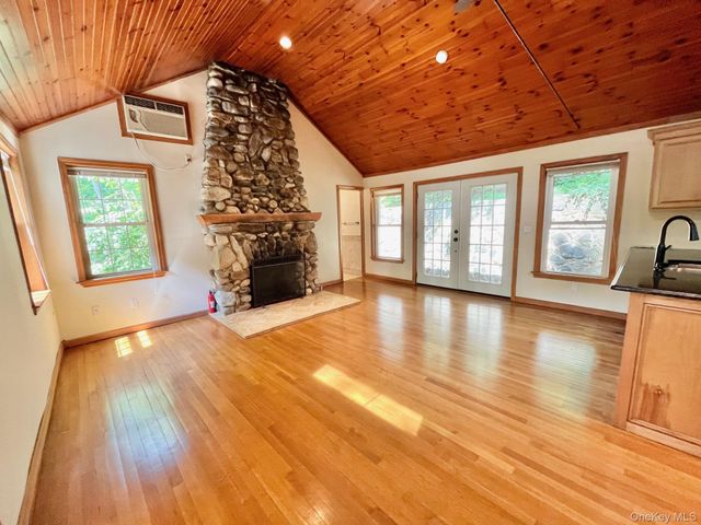 8 Anton Place, Lake Peekskill, NY 10537