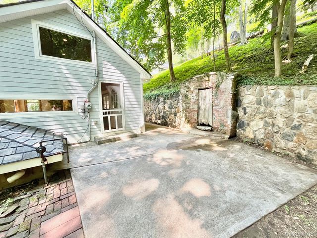 8 Anton Place, Lake Peekskill, NY 10537