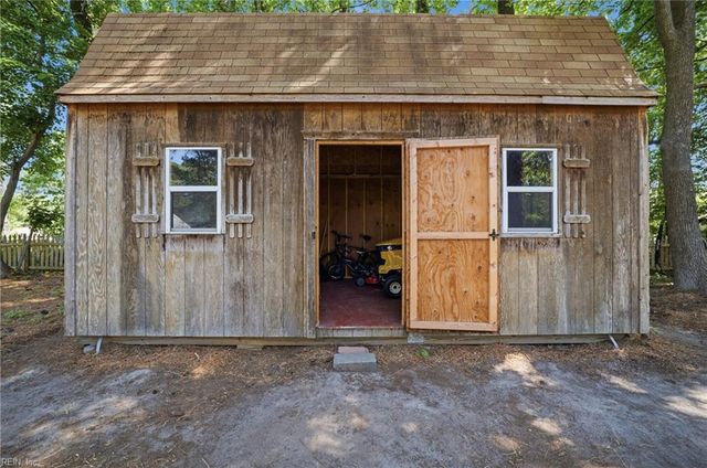 1832 Woodland RD, Suffolk, VA 23436