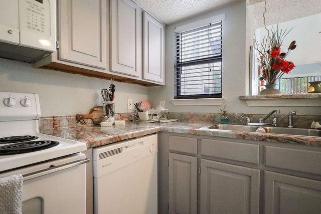 2300 Bamboo Drive N211, Arlington, TX 76006