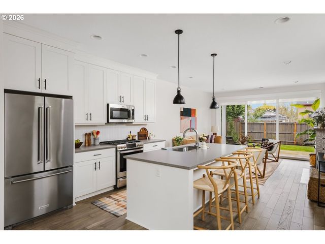 5807 Se TOLMAN St, Portland, OR 97206