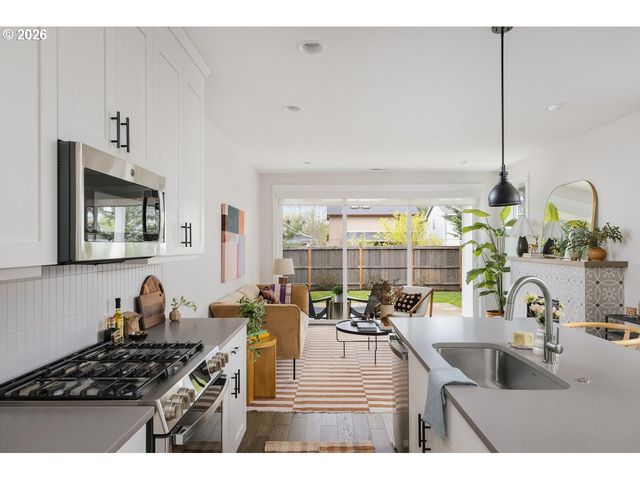 5807 Se TOLMAN St, Portland, OR 97206