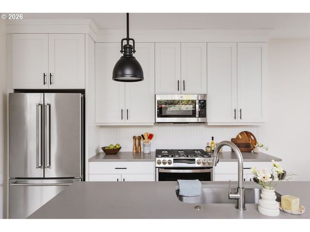 5807 Se TOLMAN St, Portland, OR 97206