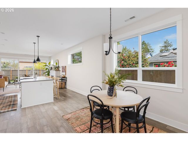 5807 Se TOLMAN St, Portland, OR 97206