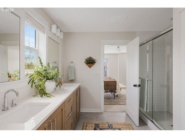 5807 Se TOLMAN St, Portland, OR 97206