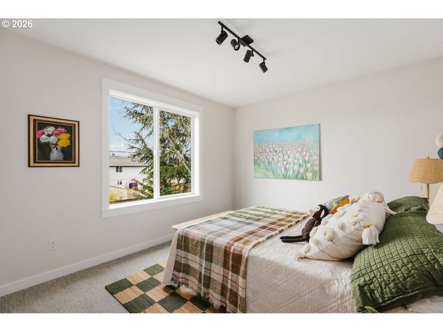 5807 Se TOLMAN St, Portland, OR 97206