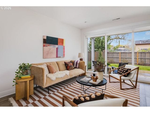 5807 Se TOLMAN St, Portland, OR 97206