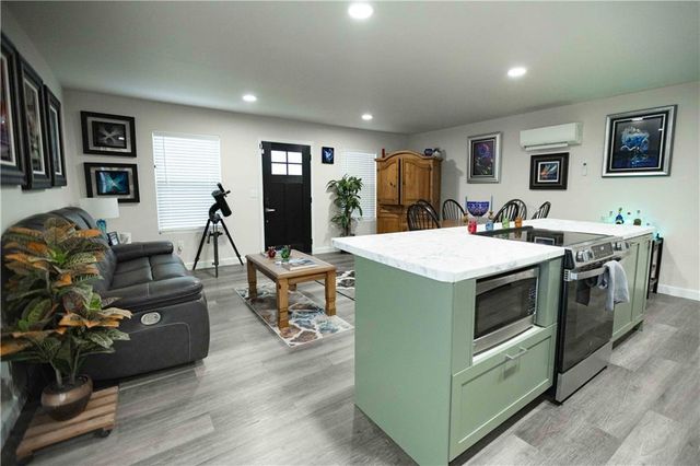 727 W Hickory Street, Nevada, MO 64772