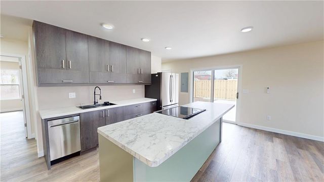 727 W Hickory Street, Nevada, MO 64772