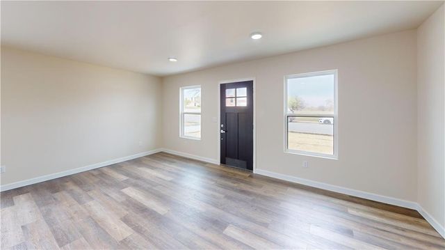 727 W Hickory Street, Nevada, MO 64772