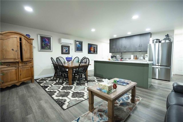 727 W Hickory Street, Nevada, MO 64772