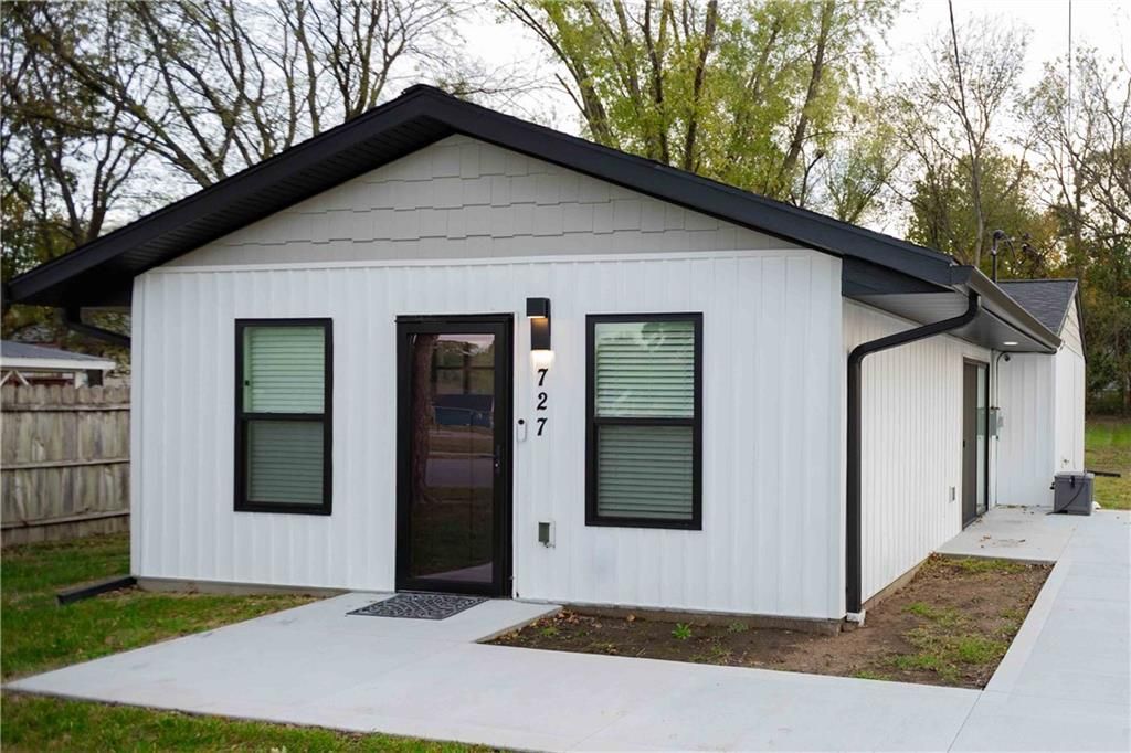 727 W Hickory Street, Nevada, MO 64772