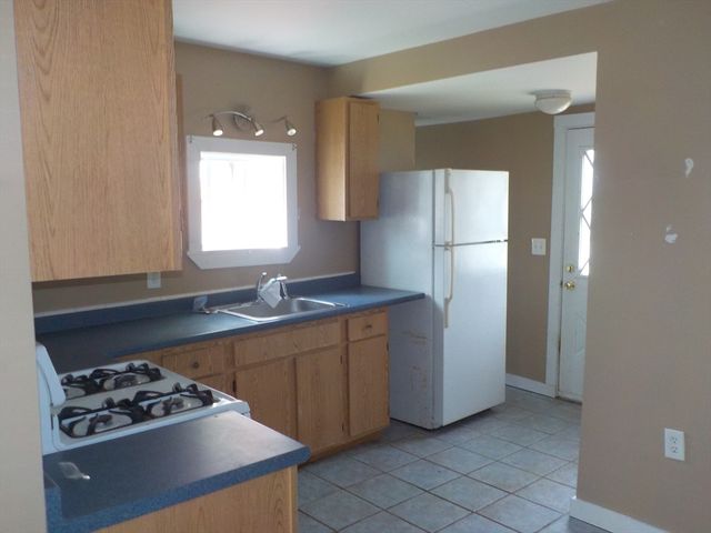 85 Maplewood Ave, Swansea, MA 02777