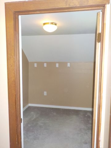 85 Maplewood Ave, Swansea, MA 02777