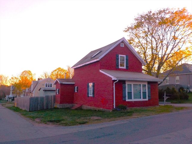 85 Maplewood Ave, Swansea, MA 02777