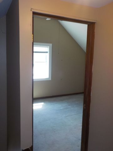 85 Maplewood Ave, Swansea, MA 02777