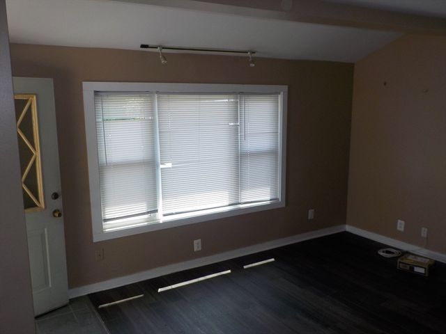 85 Maplewood Ave, Swansea, MA 02777