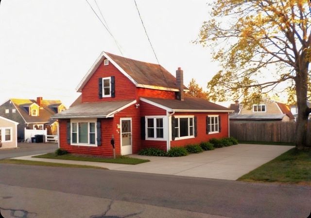 85 Maplewood Ave, Swansea, MA 02777