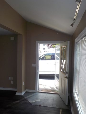 85 Maplewood Ave, Swansea, MA 02777