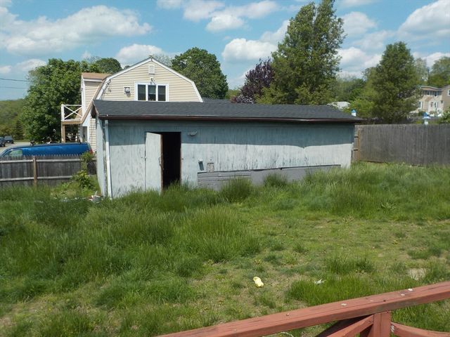 85 Maplewood Ave, Swansea, MA 02777