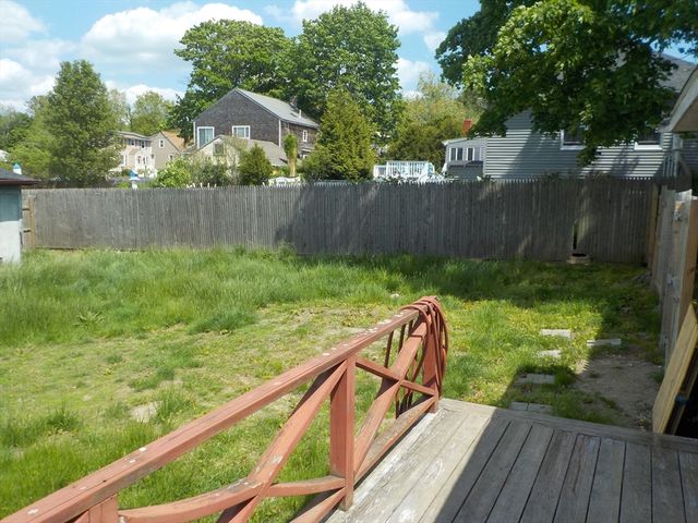 85 Maplewood Ave, Swansea, MA 02777