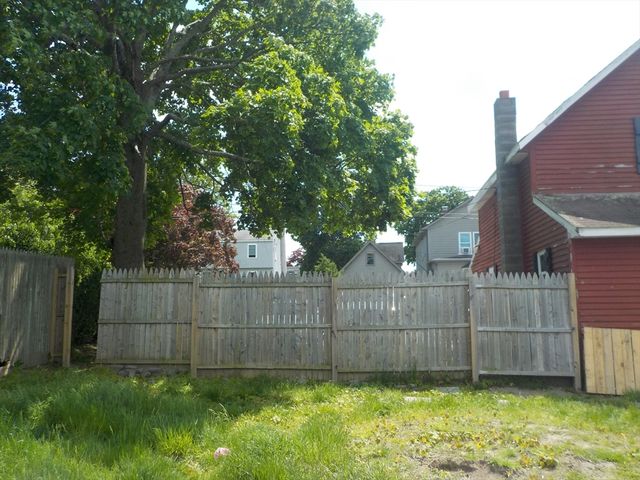 85 Maplewood Ave, Swansea, MA 02777