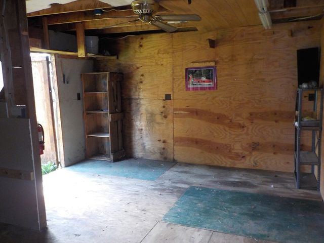 85 Maplewood Ave, Swansea, MA 02777