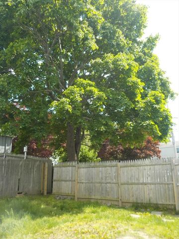 85 Maplewood Ave, Swansea, MA 02777