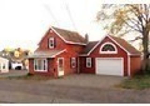 85 Maplewood Ave, Swansea, MA 02777
