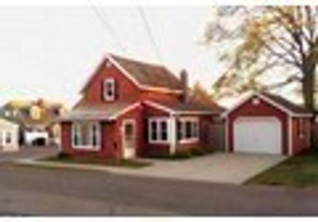 85 Maplewood Ave, Swansea, MA 02777