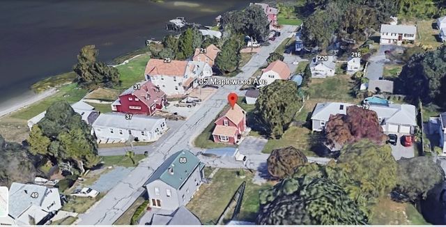 85 Maplewood Ave, Swansea, MA 02777