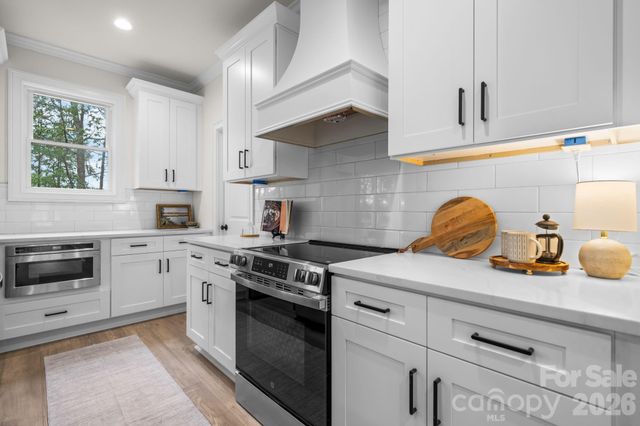 3821 54th Avenue NE, Hickory, NC 28601