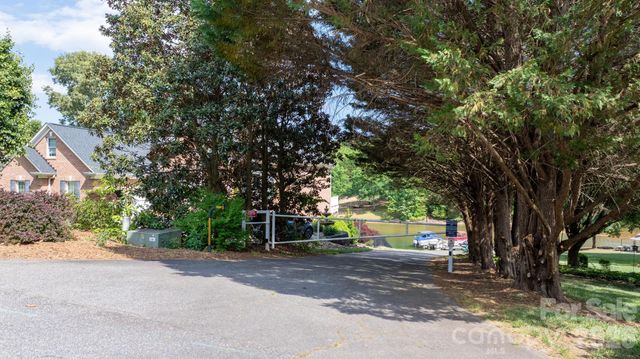 3821 54th Avenue NE, Hickory, NC 28601