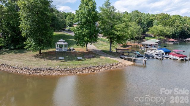 3821 54th Avenue NE, Hickory, NC 28601