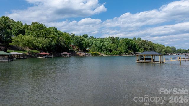 3821 54th Avenue NE, Hickory, NC 28601
