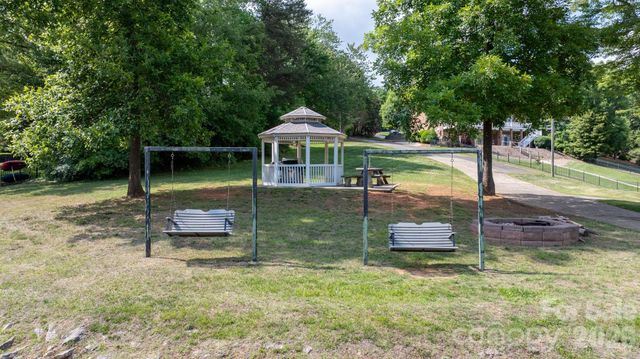 3821 54th Avenue NE, Hickory, NC 28601