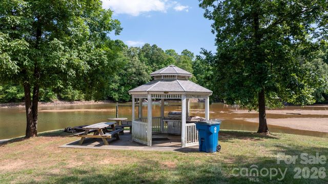 3821 54th Avenue NE, Hickory, NC 28601