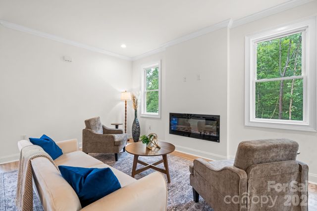 3821 54th Avenue NE, Hickory, NC 28601