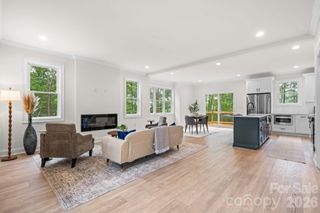 3821 54th Avenue NE, Hickory, NC 28601