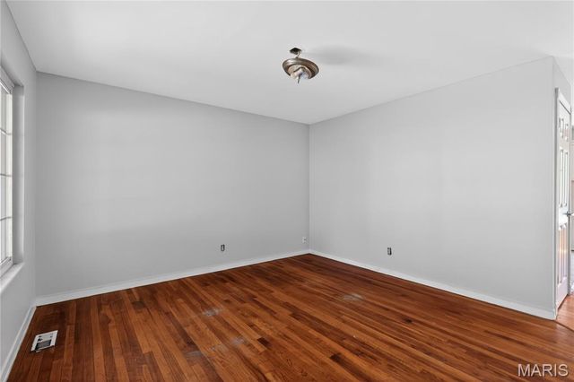 10076 Royal Drive, St Louis, MO 63136