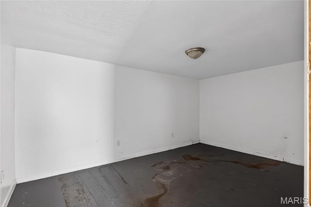 10076 Royal Drive, St Louis, MO 63136