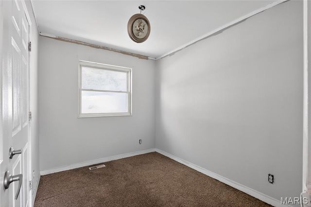 10076 Royal Drive, St Louis, MO 63136