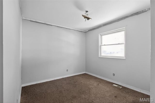 10076 Royal Drive, St Louis, MO 63136