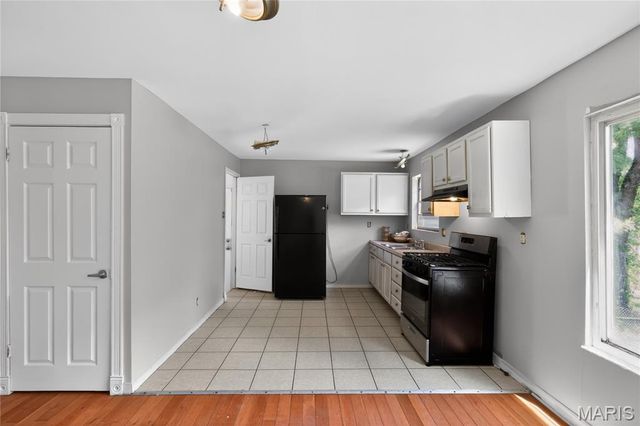 10076 Royal Drive, St Louis, MO 63136