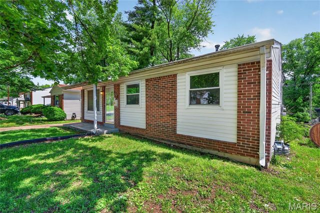 10076 Royal Drive, St Louis, MO 63136