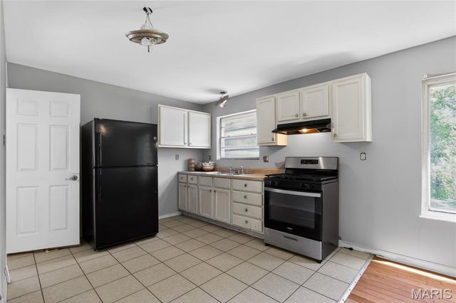 10076 Royal Drive, St Louis, MO 63136