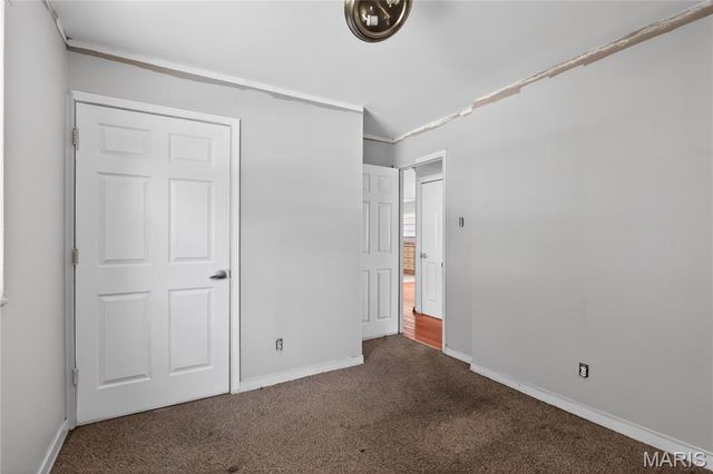 10076 Royal Drive, St Louis, MO 63136