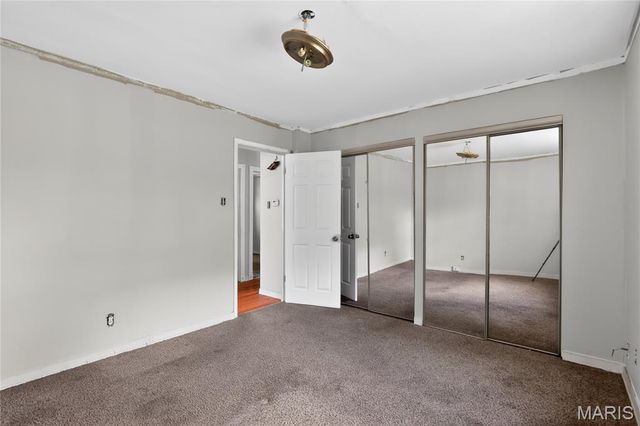 10076 Royal Drive, St Louis, MO 63136