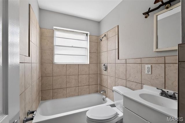 10076 Royal Drive, St Louis, MO 63136