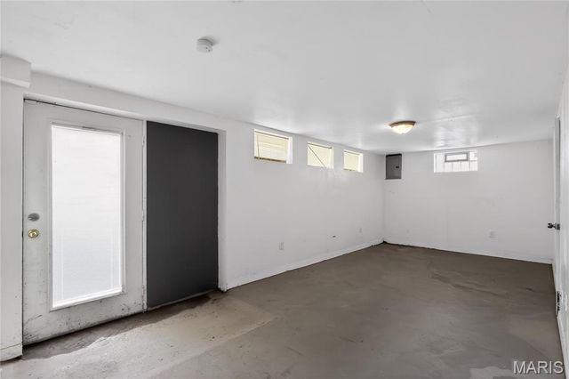 10076 Royal Drive, St Louis, MO 63136